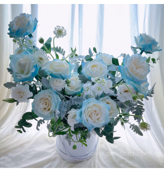BB001 - Ice Blue Rose Bloom Box